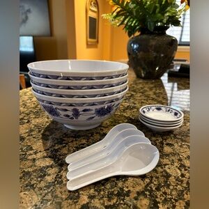 Gessner Melamine Blue and White Floral Bowl and Spoon Set